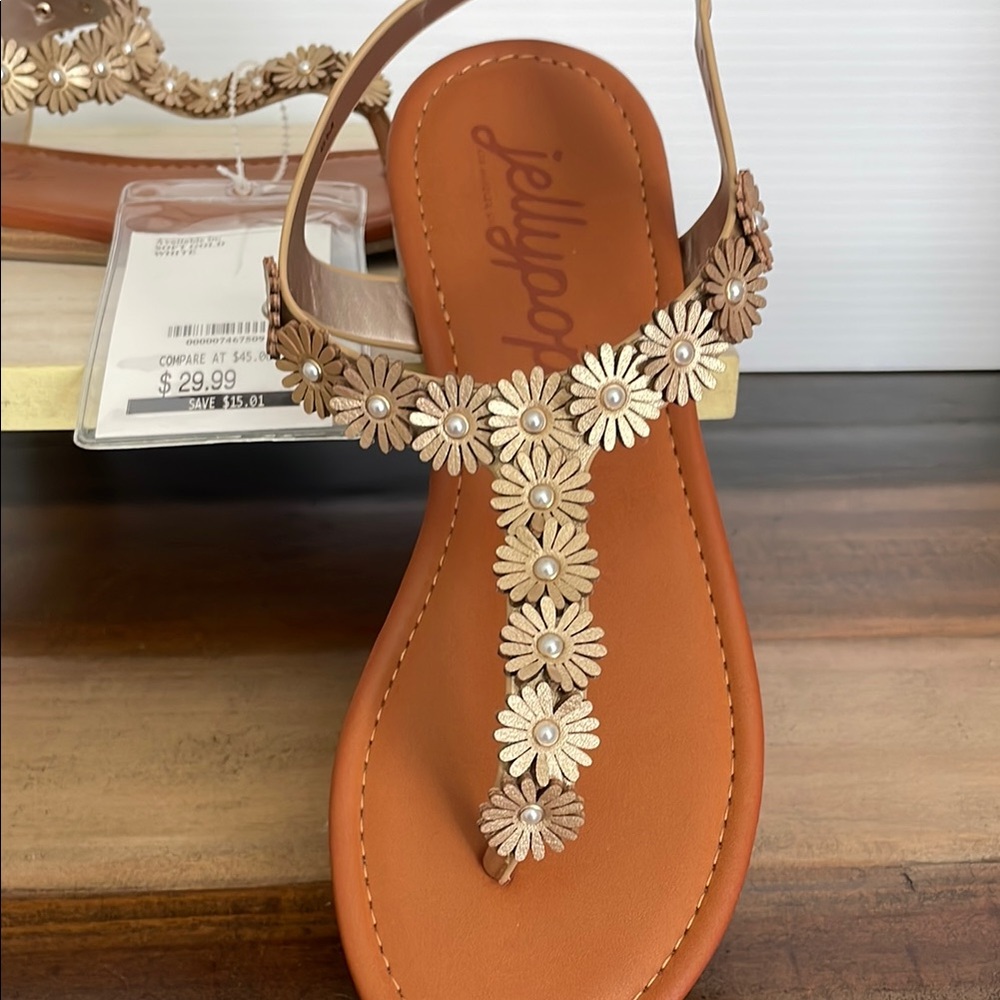Jellypop Women's Tan Floral Sandals